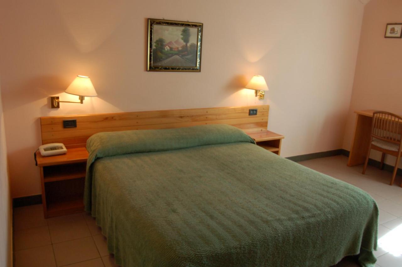 Hotel Lo Sciatore Cotronei Екстер'єр фото